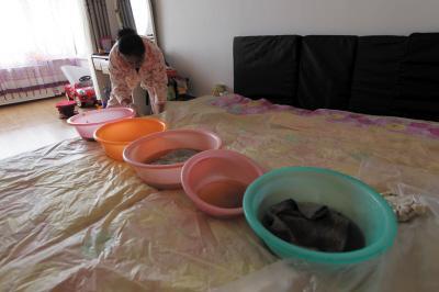 新都楼上漏水，住户失联，小区没物管，业主维权难！律师来支招……